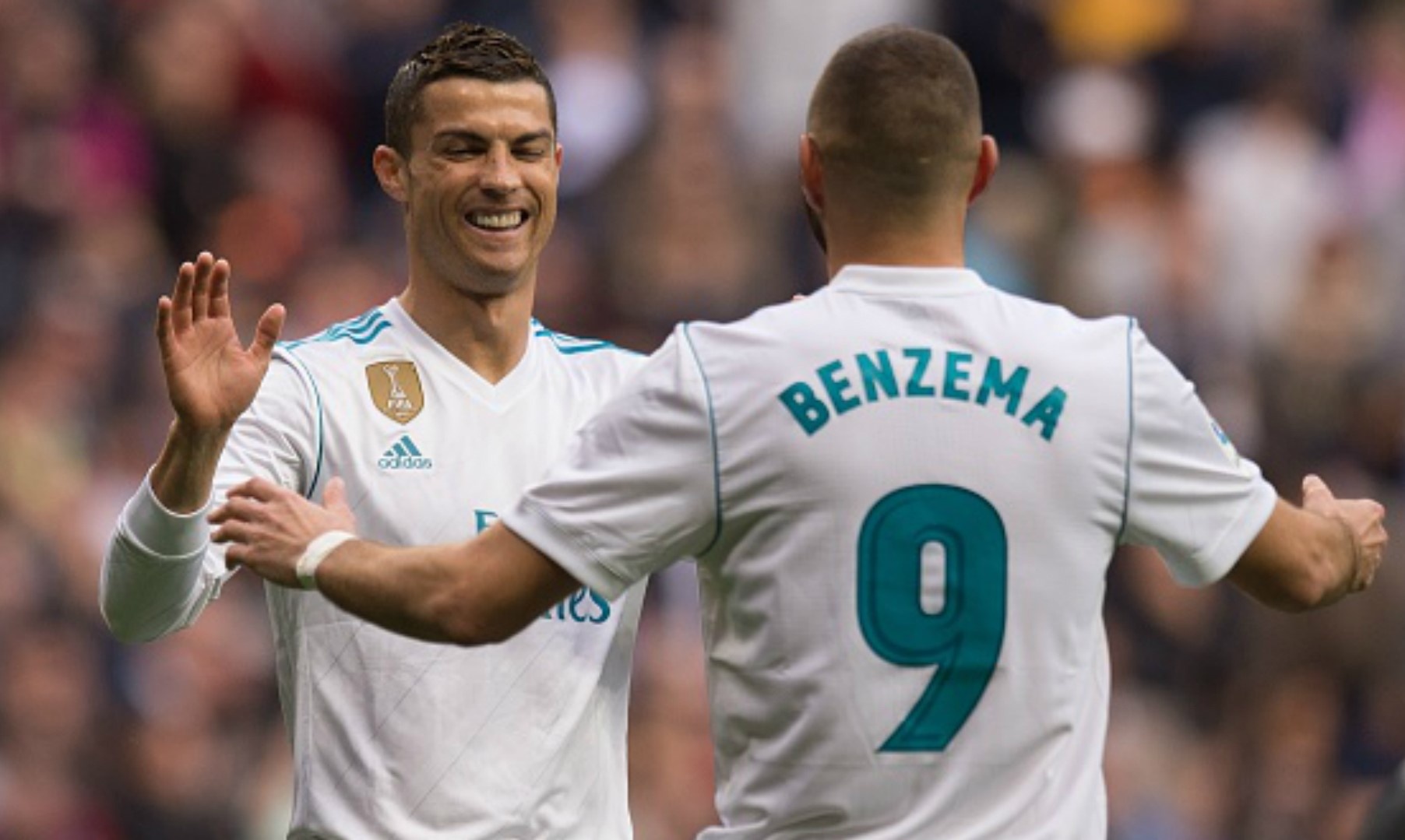 Benzema tu tin thay the Ronaldo de di vao lich su Real hinh anh