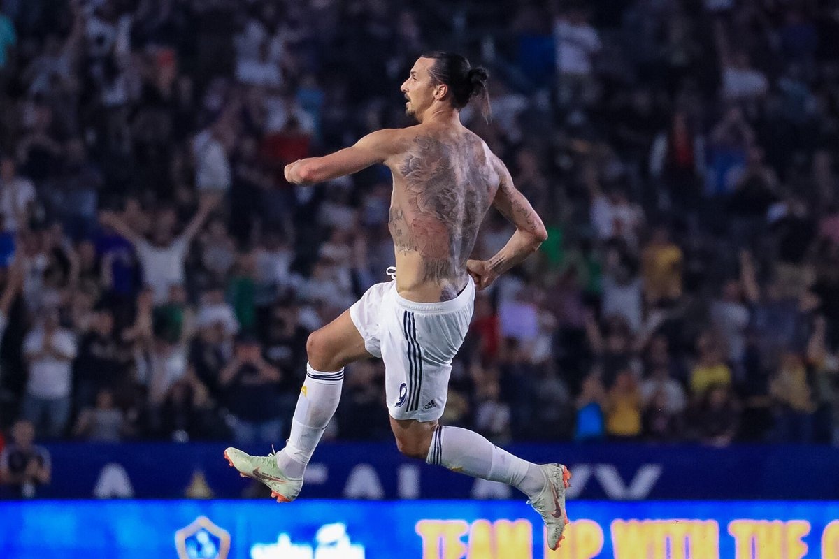 Ibrahimovic lập hat-trick ảnh 1 Ibrahimovic lap hat-trick anh 1