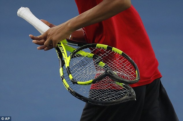 Benoit Paire đập nát vợt tennis,  tennis ảnh 2 Benoit Paire dap nat vot tennis,  tennis anh 2
