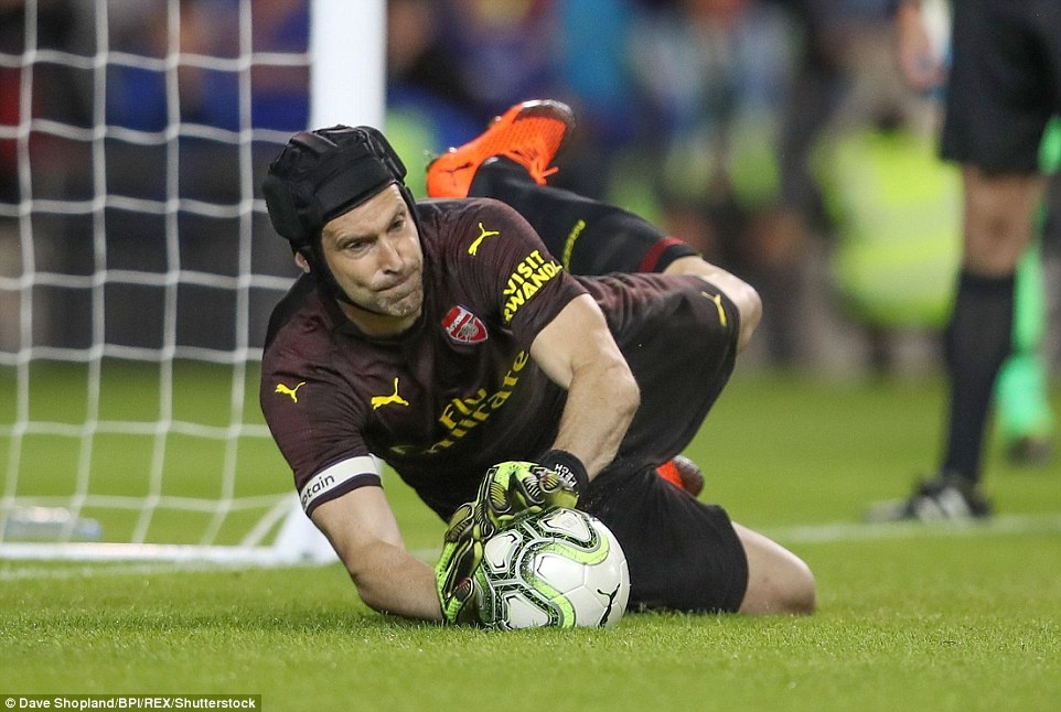 Petr Cech giup Arsenal thang Chelsea trong loat sut luan luu hinh anh