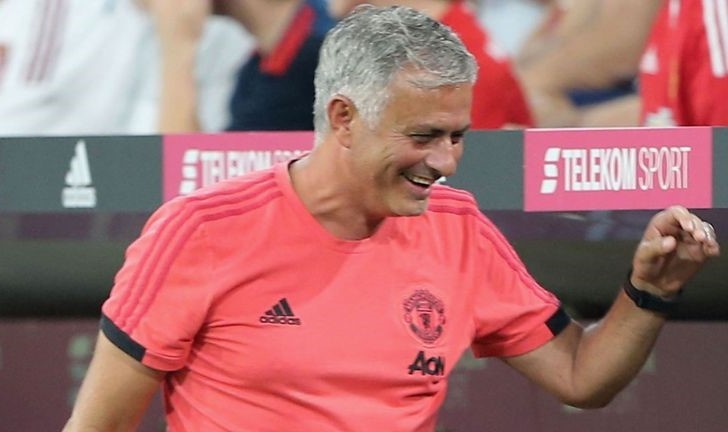 HLV Mourinho tho phao sau loat tran giao huu hinh anh