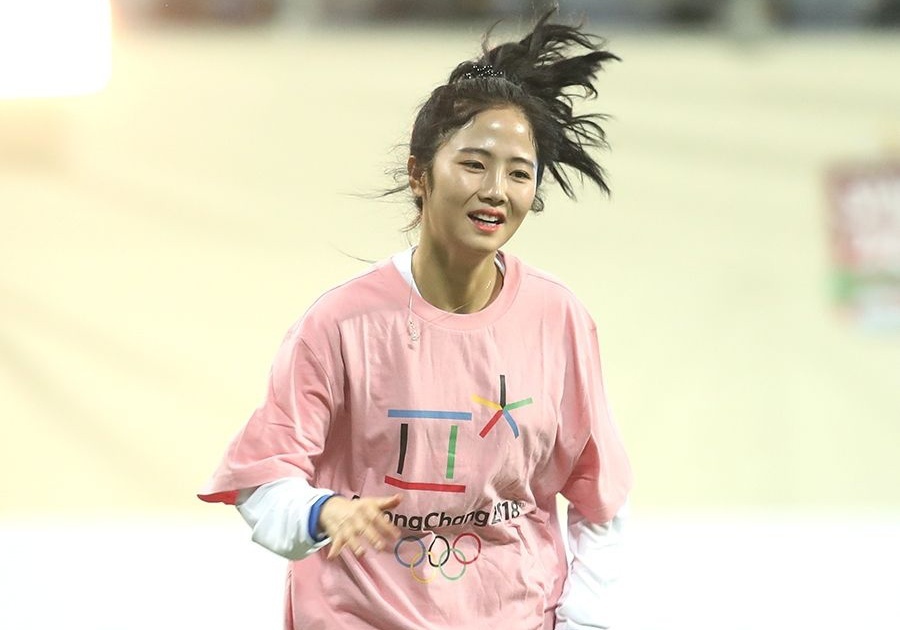 Cau thu bong da nu cua DTQG Han Quoc so huu nhan sac 