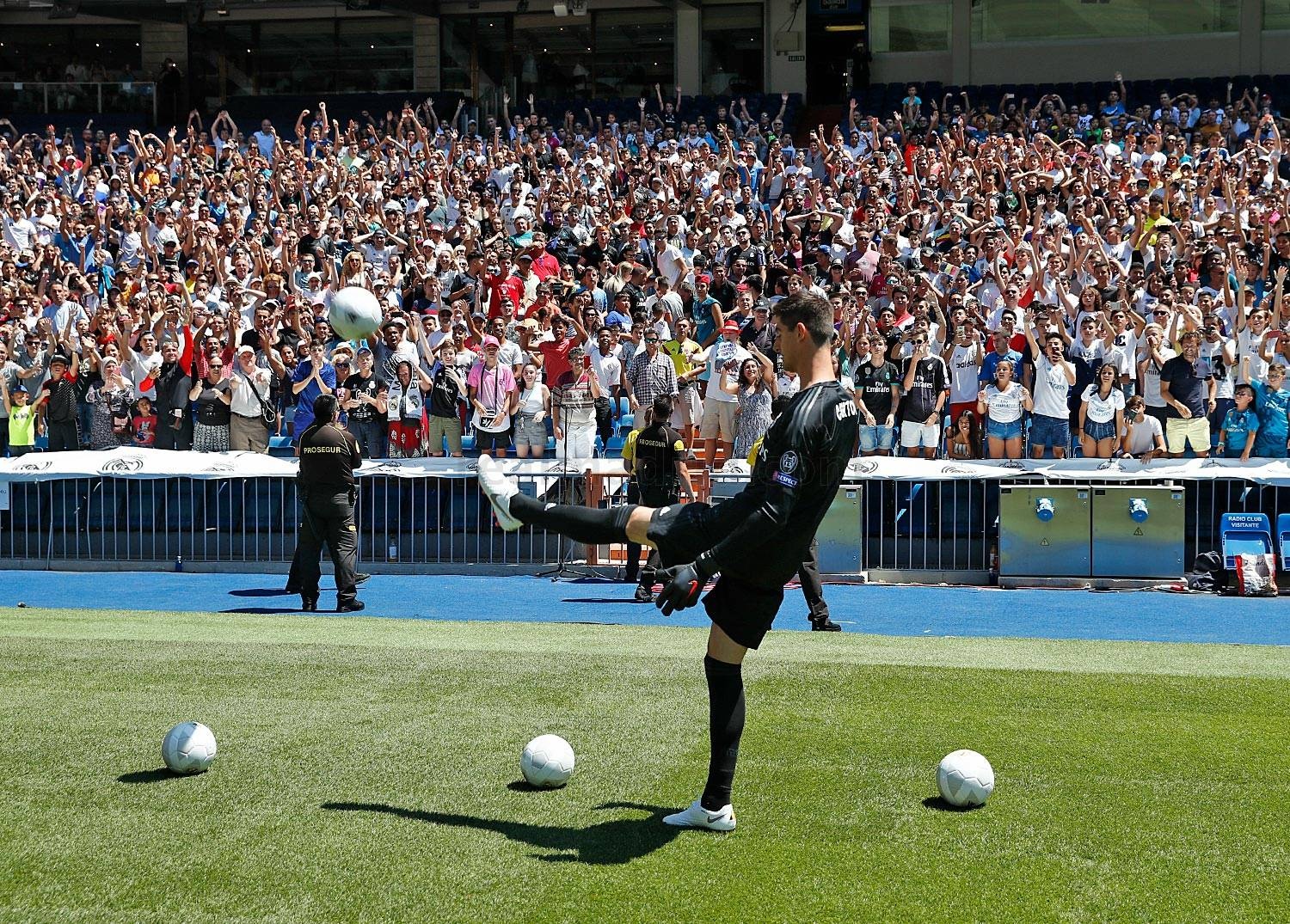 Thibaut Courtois,  Real Madrid,  Chelsea,  thu mon anh 3