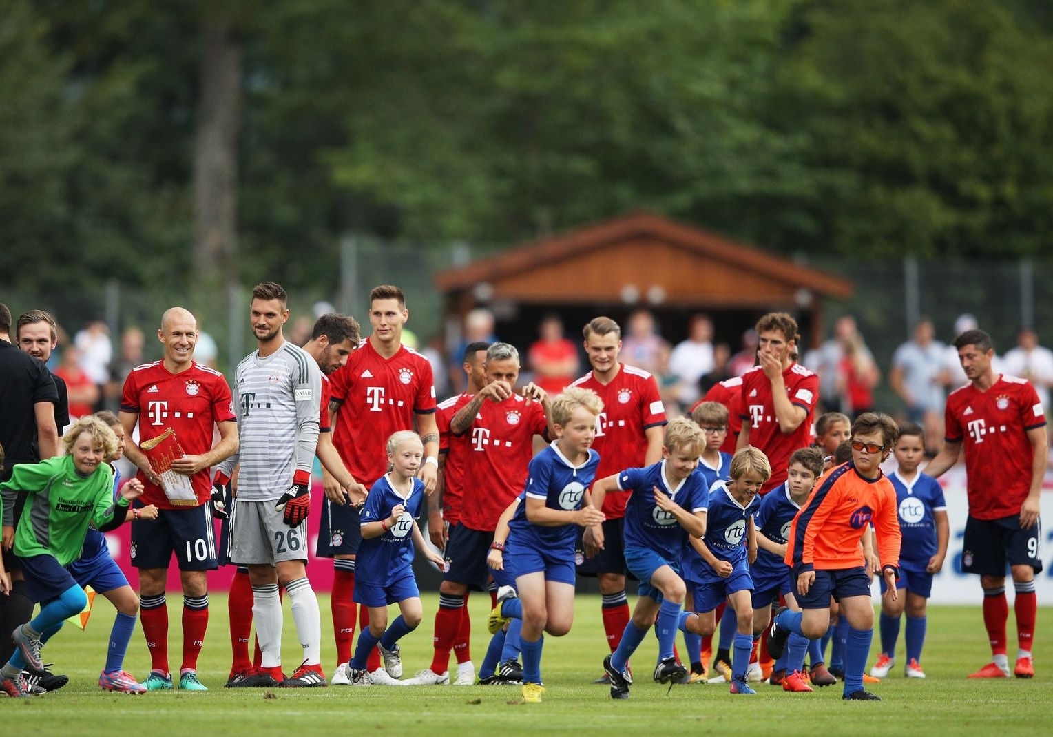 Thi dau giao huu, Bayern Munich 'nghien nat' doi thu voi ty so 20-2 hinh anh