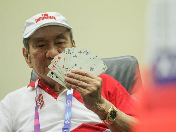 VDV gia nhat va tre nhat ASIAD 18,  Lee Hung Fong,  Aliqqa Novvery,  Indonesia anh 2