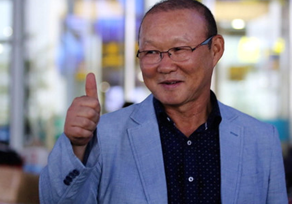 Dinh Trong khoe duoc HLV Park Hang-seo an can massage chan hinh anh