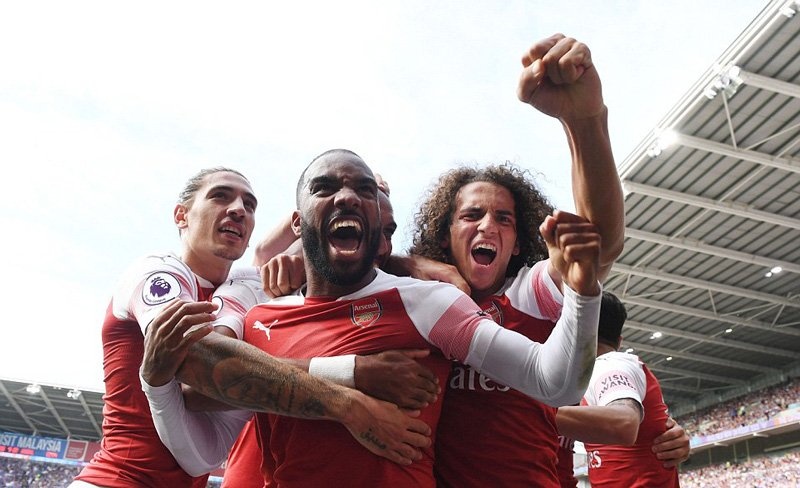 Lacazette toa sang giup Arsenal thang nghet tho truoc Cardiff City hinh anh