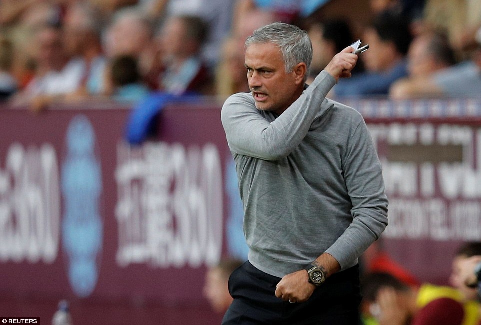 Mourinho co xung dang duoc cuu hay khong? hinh anh