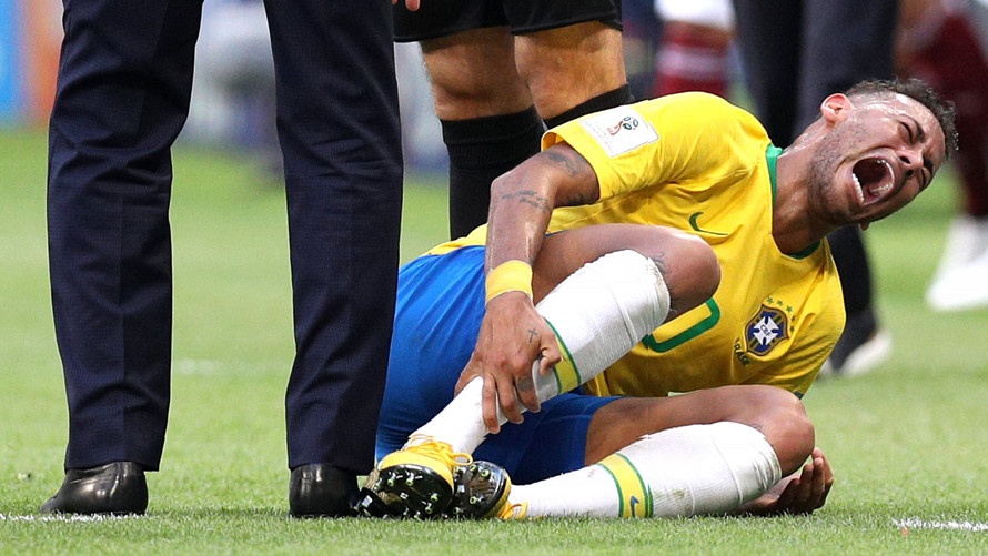 HLV truong Brazil: 'Neymar gio truong thanh hon roi' hinh anh