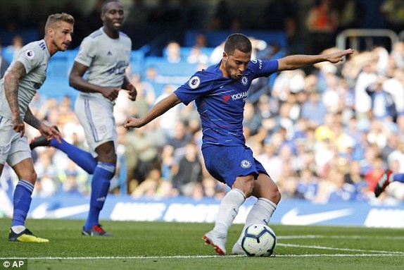 Hazard lap hat-trick giup Chelsea dai thang tren san nha hinh anh
