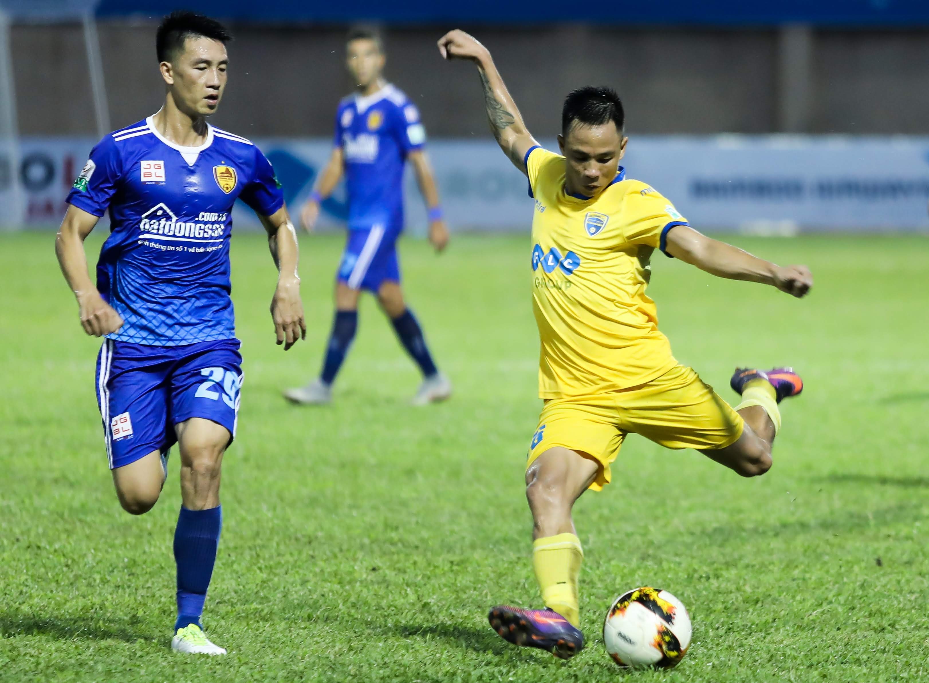 CLB Thanh Hoa,  CLB Quang Nam,  thu mon Bui Tien Dung,  V.League 2018 anh 7