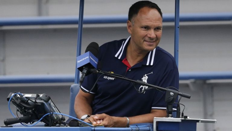 trọng tài tennis,  Mohamed Lahyani,  Nick Kyrgios ảnh 2 trong tai tennis,  Mohamed Lahyani,  Nick Kyrgios anh 2