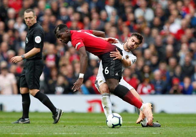 Pogba buoc toi Mourinho su dung chien thuat sai lam truoc Wolves hinh anh