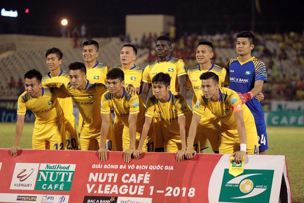 Que Ngoc Hai,  SLNA,  HLV Nguyen Duc Thang,  V.League anh 1