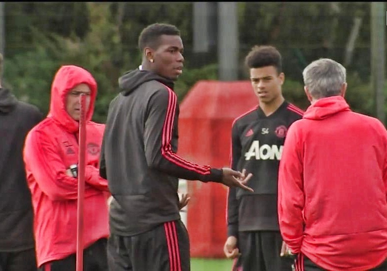 Mourinho va Pogba cai nhau vi chuyen gi tren san tap? hinh anh