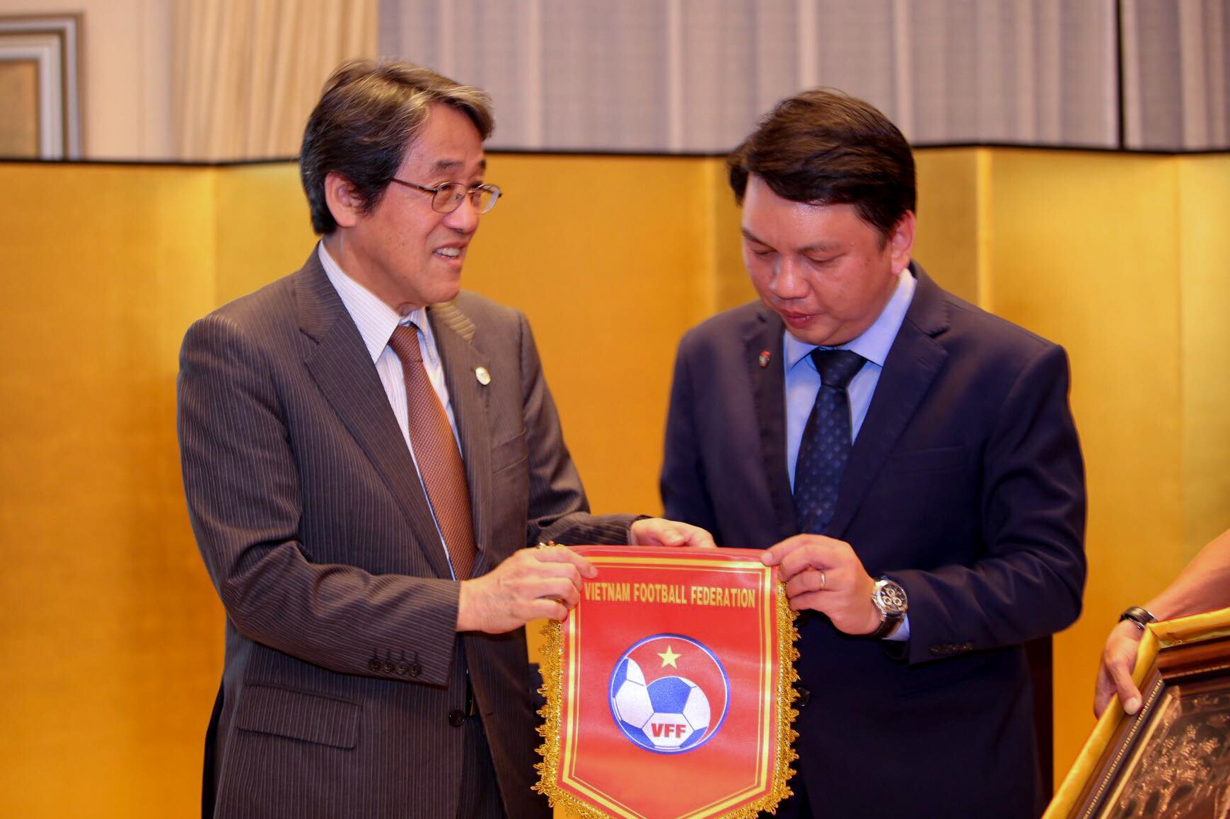 Dai su Nhat Ban to chuc le tien doi tuyen U17 Viet Nam hinh anh