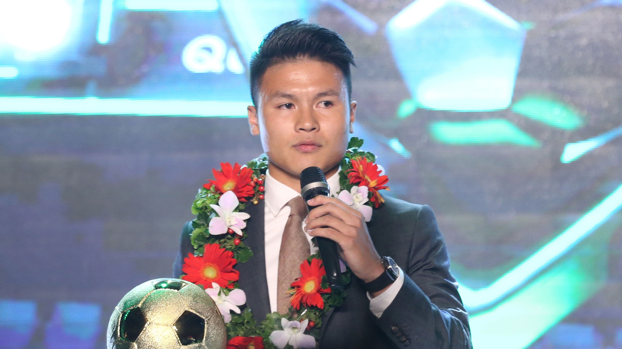 Nguyen Quang Hai gianh Qua bong vang Viet Nam 2018 hinh anh