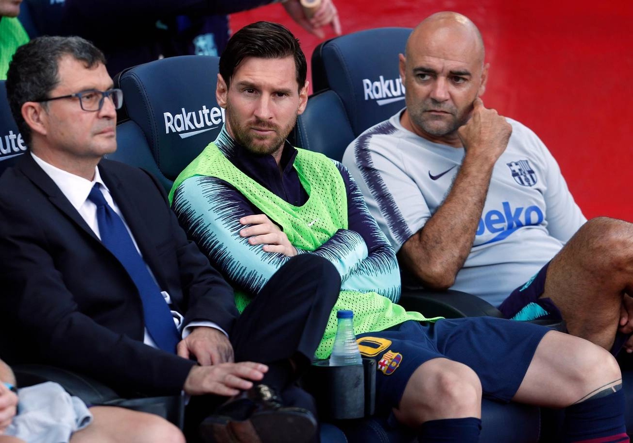 Suarez: 'Barcelona khong the luc nao cung trong cay vao Messi' hinh anh