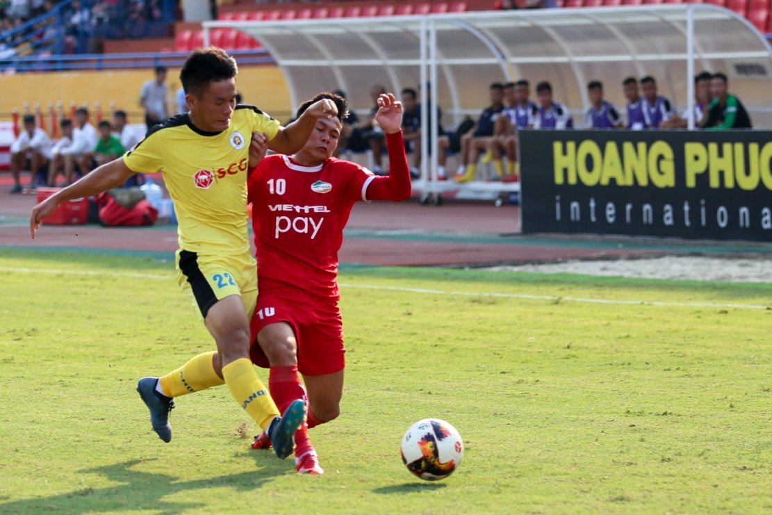 Bui Tien Dung,  Viettel vo dich,  The Cong,  V.League anh 4