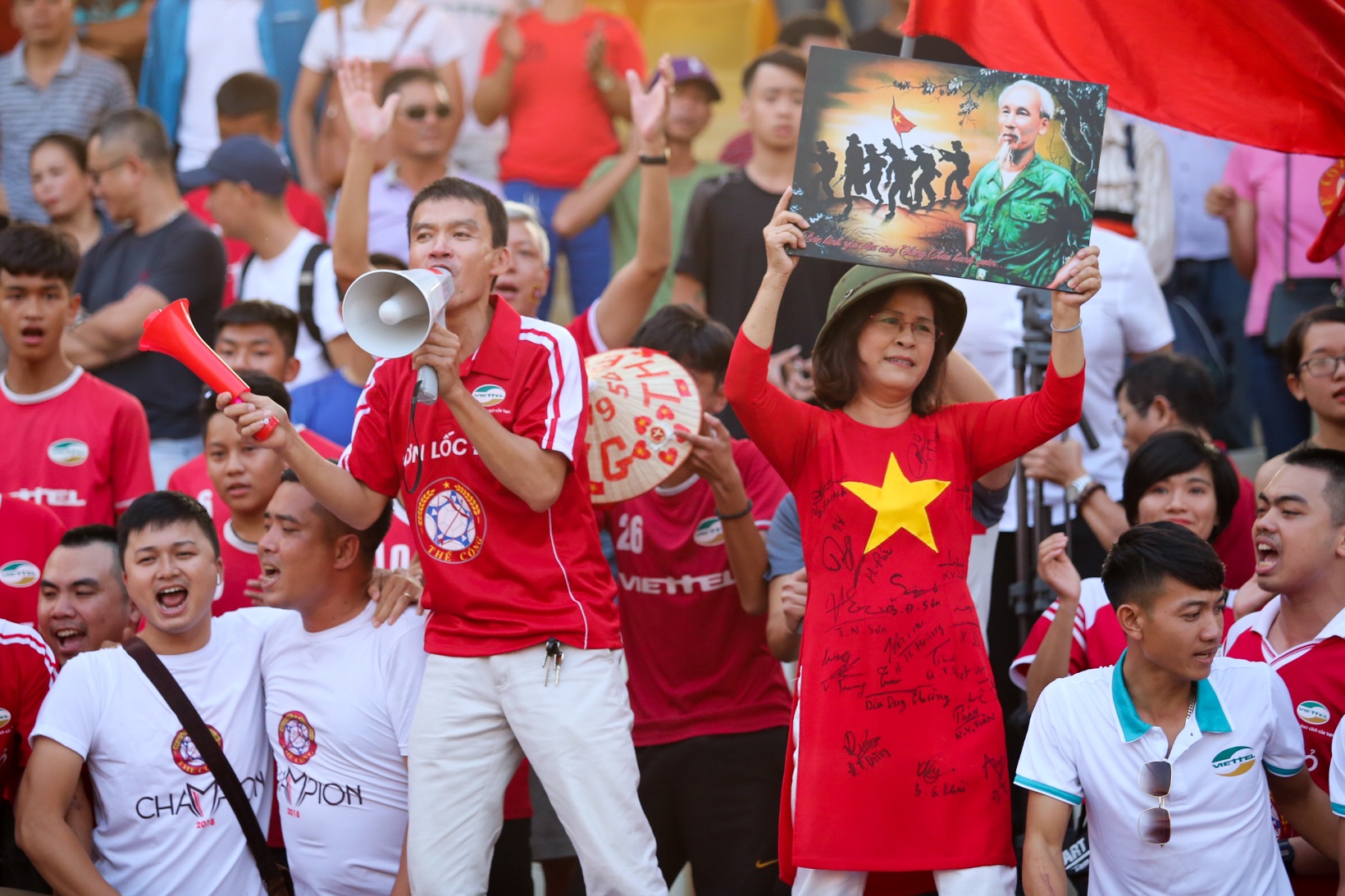 Bui Tien Dung,  Viettel vo dich,  The Cong,  V.League anh 5