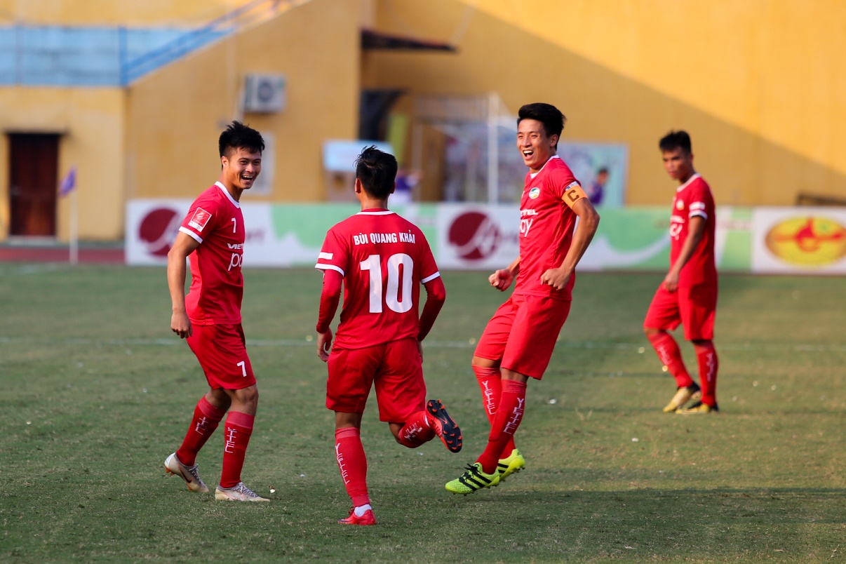Bui Tien Dung,  Viettel vo dich,  The Cong,  V.League anh 6