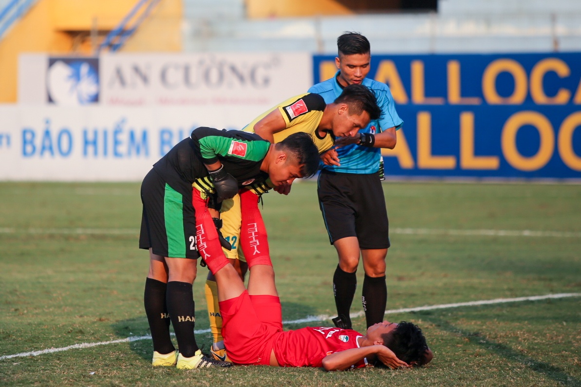 Bui Tien Dung,  Viettel vo dich,  The Cong,  V.League anh 8