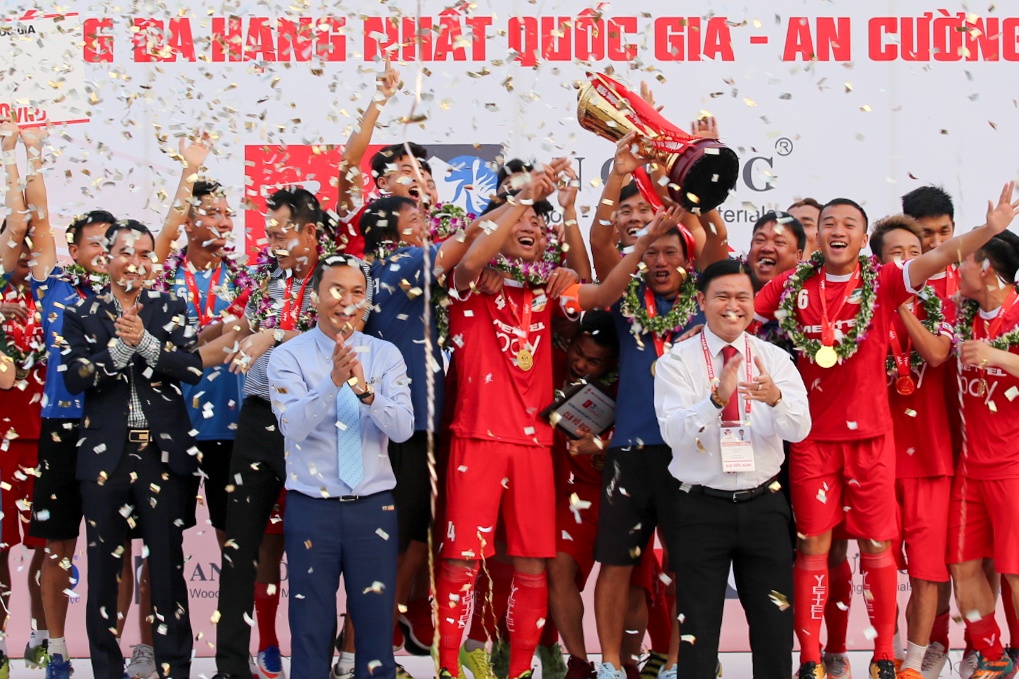 Bui Tien Dung,  Viettel vo dich,  The Cong,  V.League anh 9