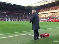 Mourinho phun nuoc vao may quay truoc tran dau voi Newcastle hinh anh