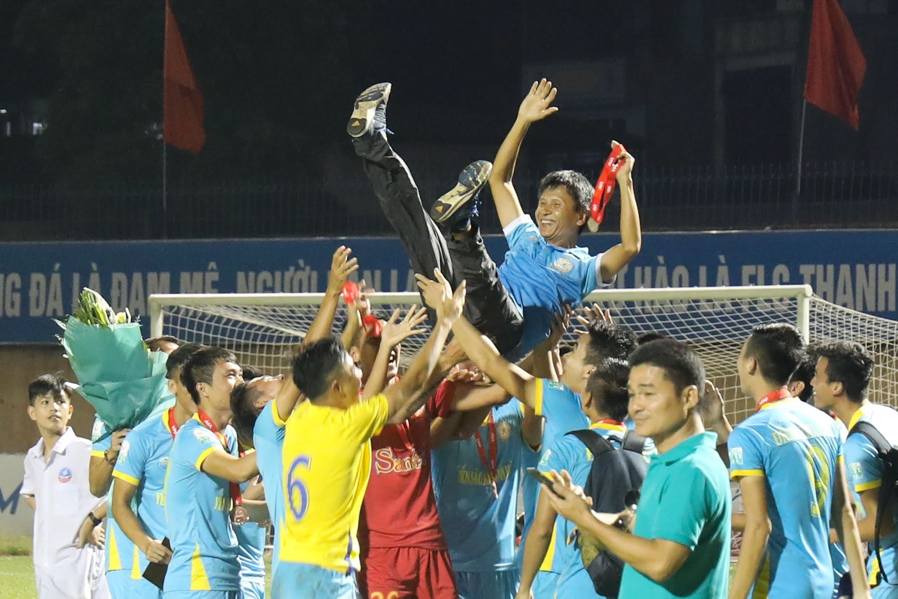 thu mon Bui Tien Dung,  A quan V.League,  CLB Thanh Hoa anh 10