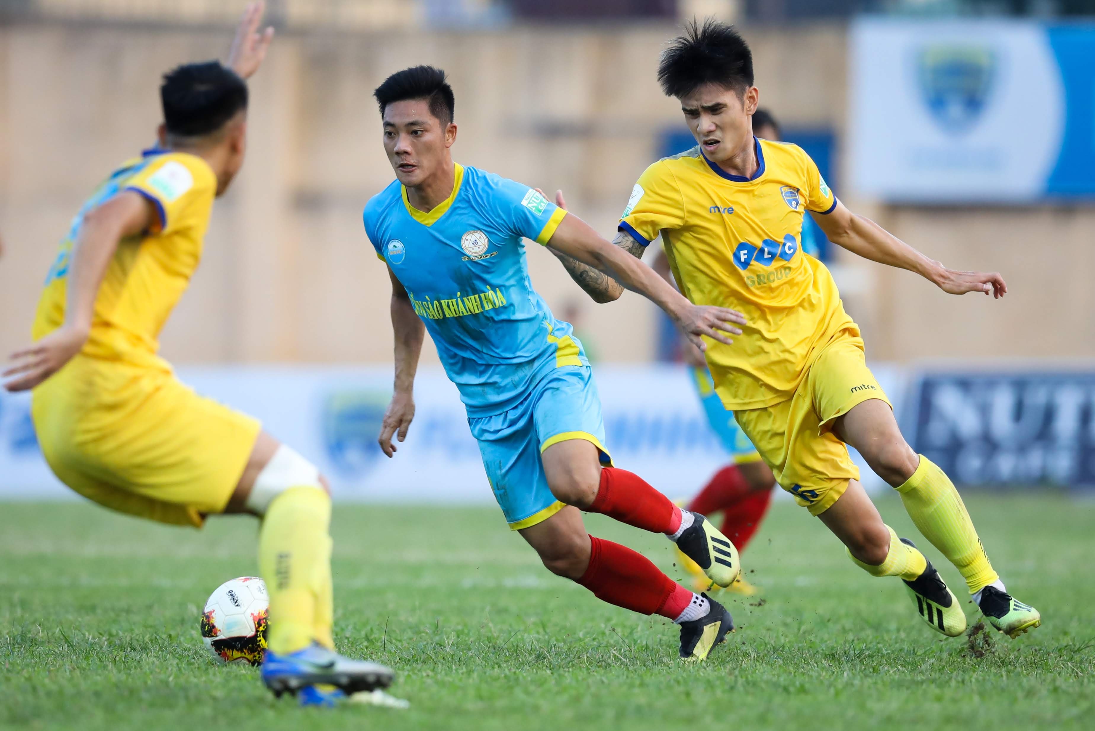 thu mon Bui Tien Dung,  A quan V.League,  CLB Thanh Hoa anh 6