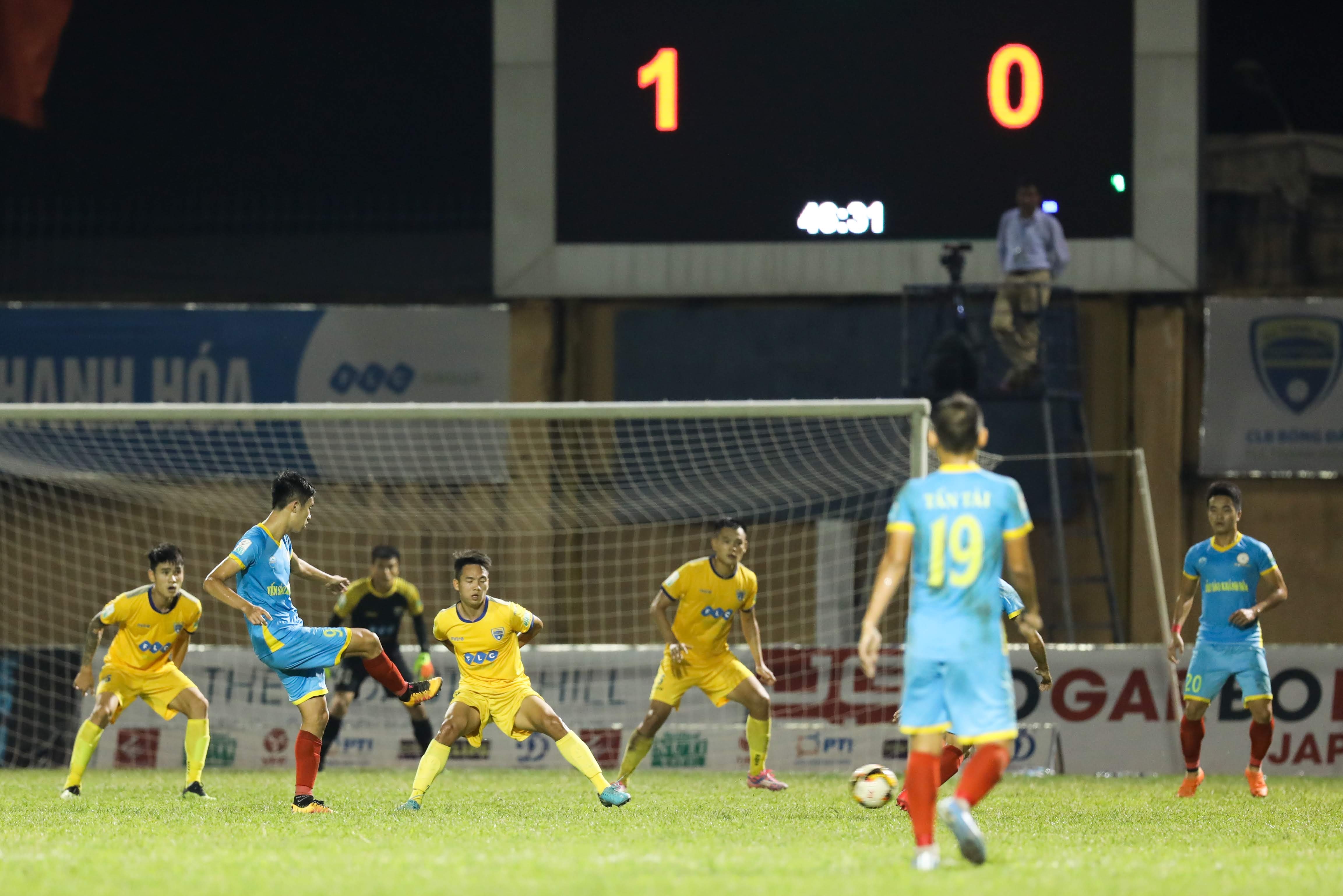 thu mon Bui Tien Dung,  A quan V.League,  CLB Thanh Hoa anh 8