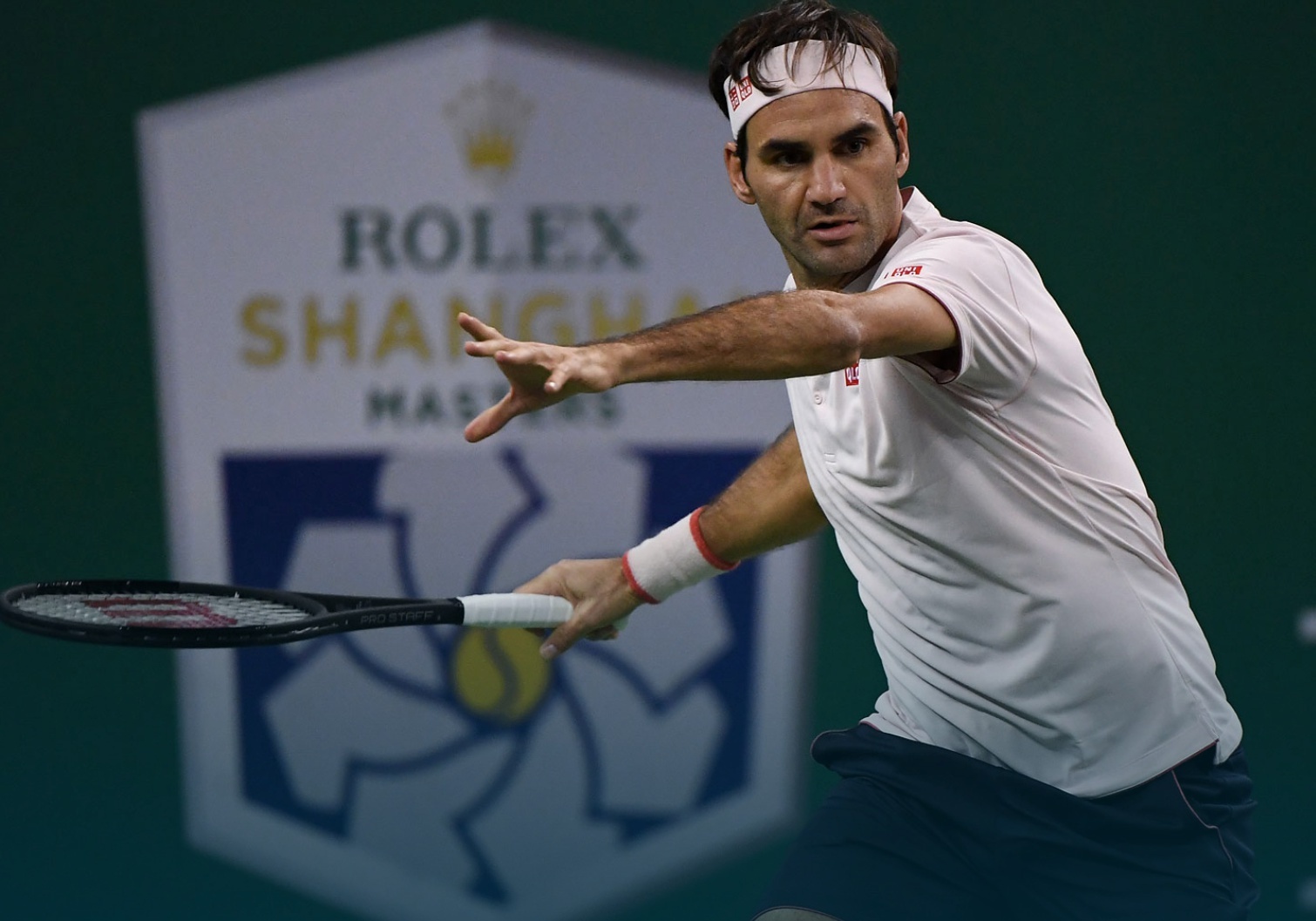 Djokovic rua han thanh cong, Federer chat vat vao tu ket Thuong Hai hinh anh