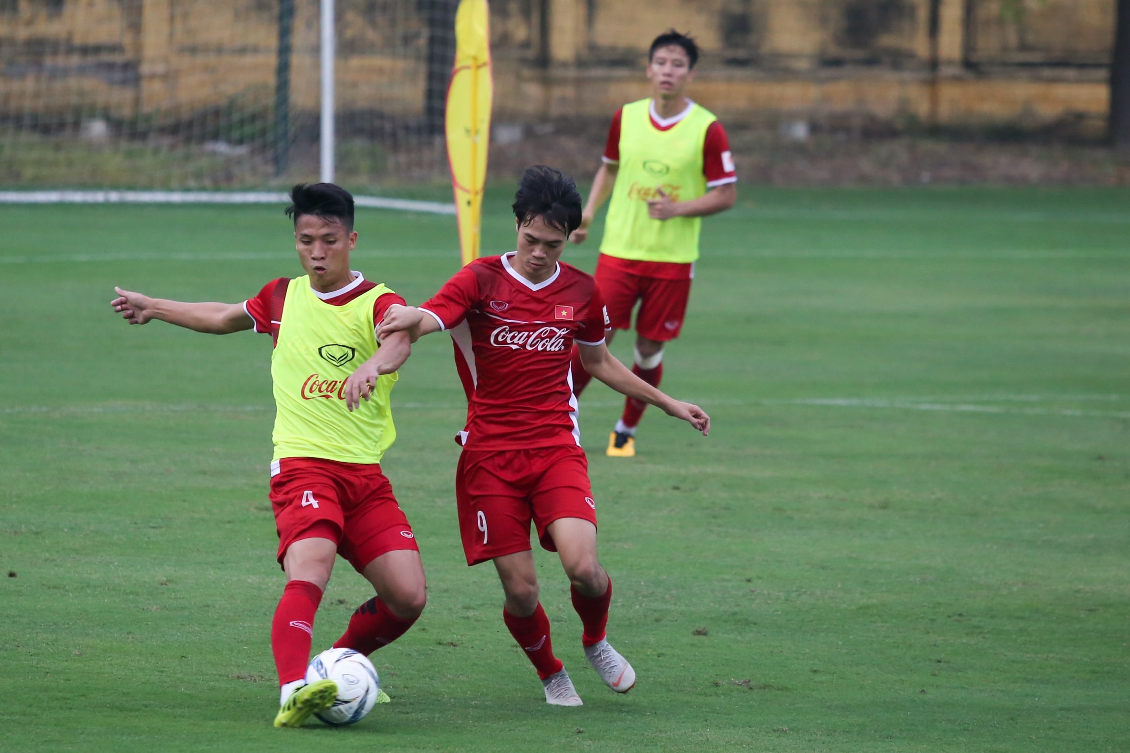 Doi tuyen Viet Nam tap luyen,  Duc Huy,  Dinh Trong chan thuong,  Cong Phuong anh 10