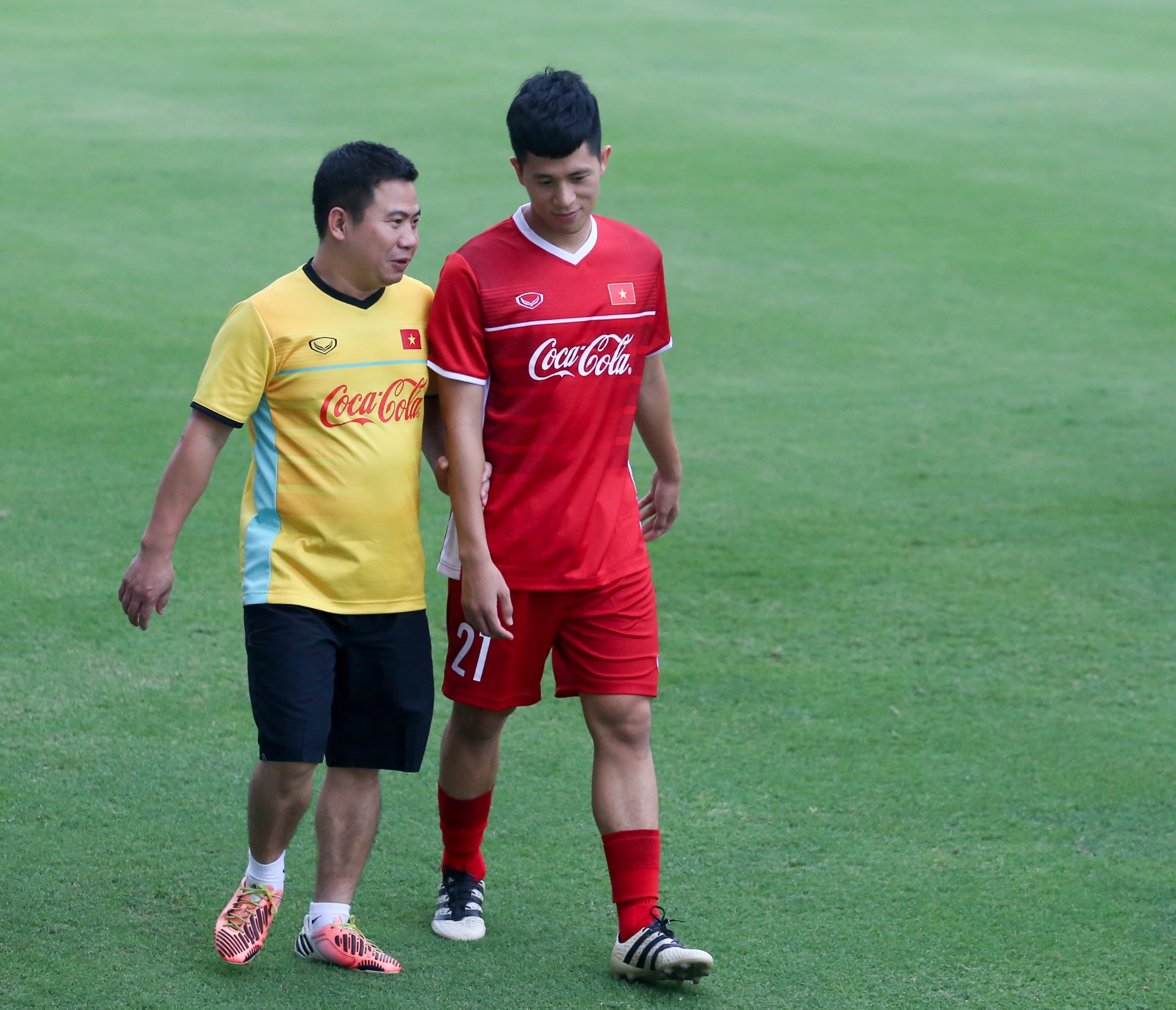 Doi tuyen Viet Nam tap luyen,  Duc Huy,  Dinh Trong chan thuong,  Cong Phuong anh 3