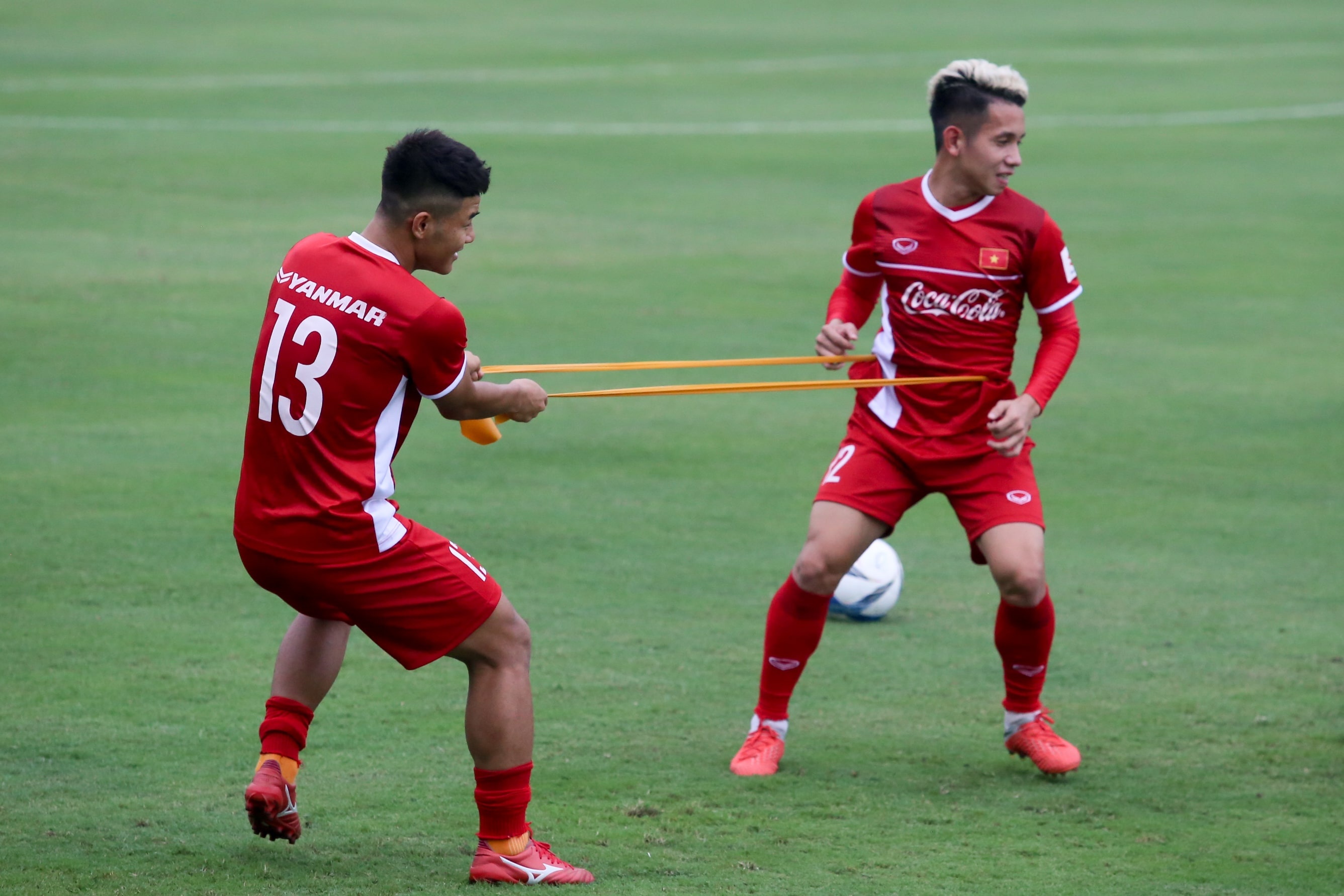 Doi tuyen Viet Nam tap luyen,  Duc Huy,  Dinh Trong chan thuong,  Cong Phuong anh 4