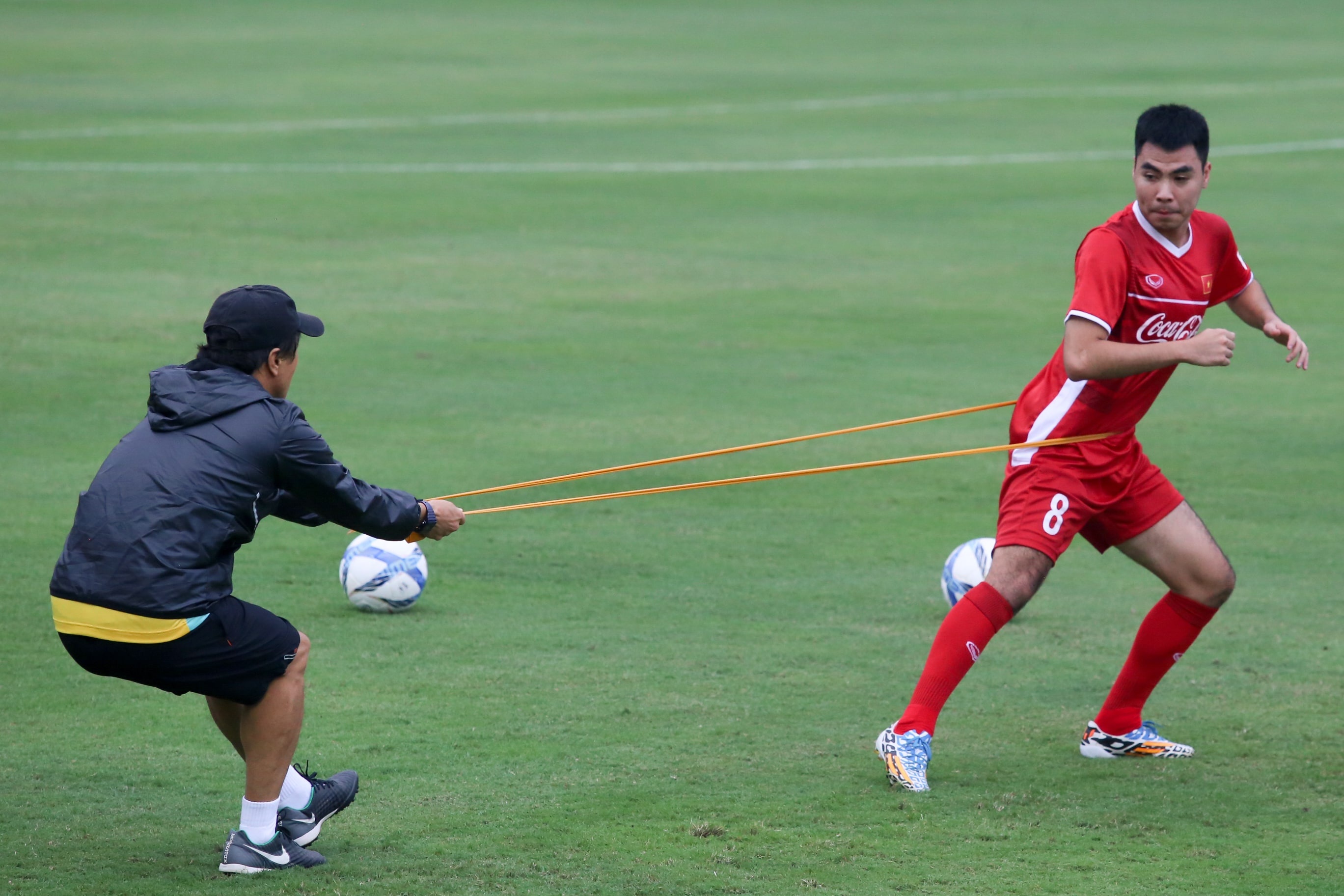 Doi tuyen Viet Nam tap luyen,  Duc Huy,  Dinh Trong chan thuong,  Cong Phuong anh 5