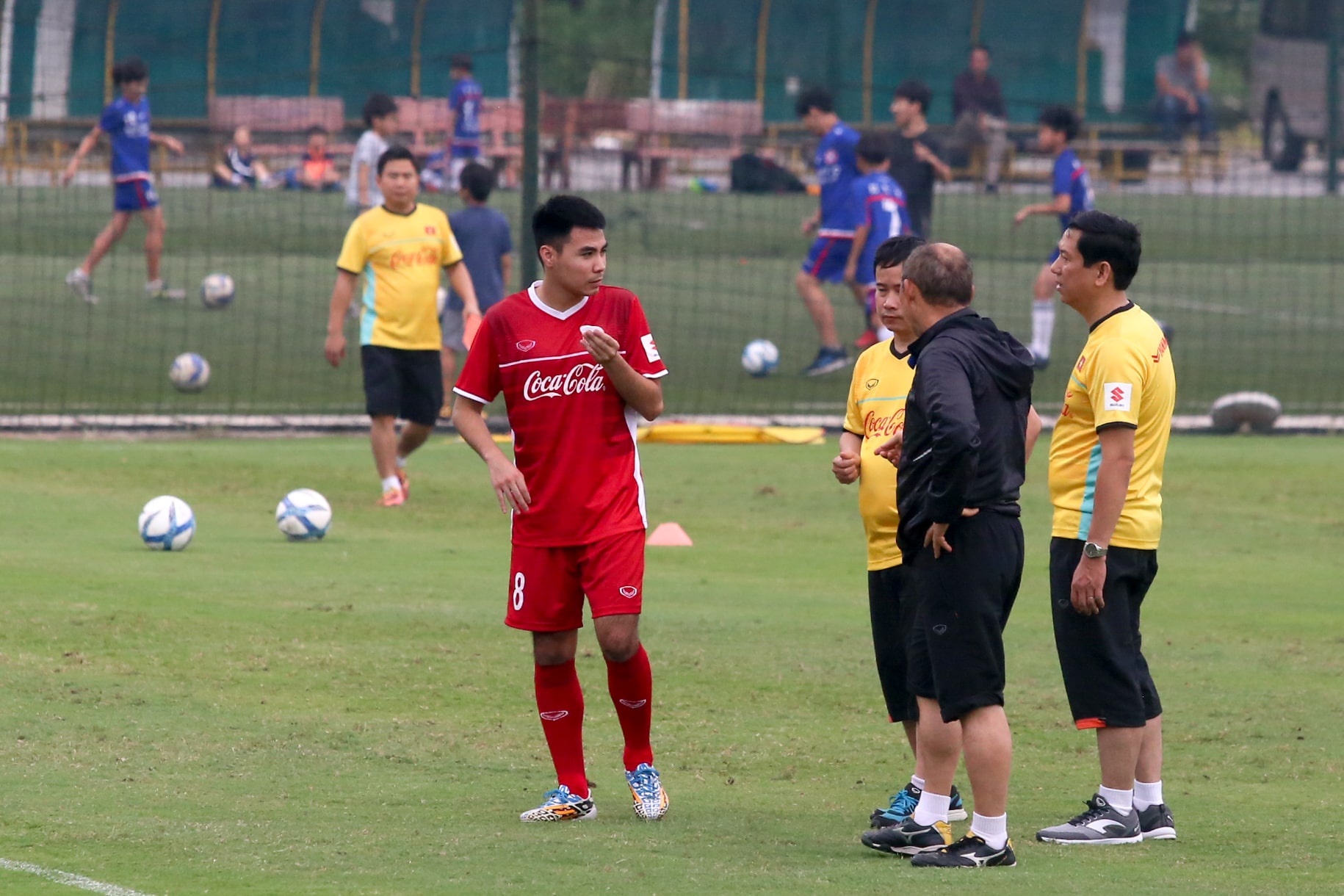 Doi tuyen Viet Nam tap luyen,  Duc Huy,  Dinh Trong chan thuong,  Cong Phuong anh 8