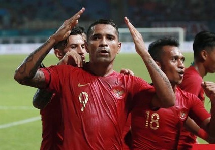 Cau thu nhap tich cua Indonesia lien tuc ghi ban truoc them AFF Cup hinh anh