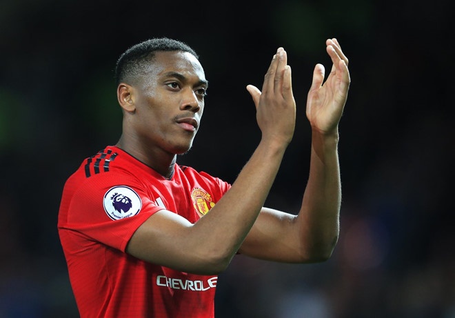 HLV Mourinho noi nong,  MU hoa Chelsea,  Pogba mac loi,  Martial toa sang anh 1