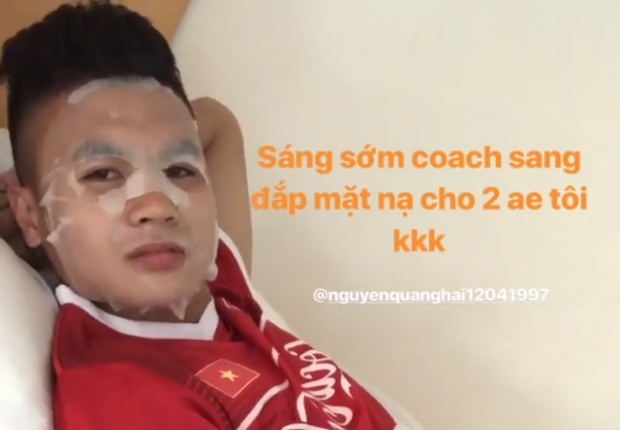 HLV Park Hang-seo dap mat na cho Quang Hai va Duc Chinh hinh anh