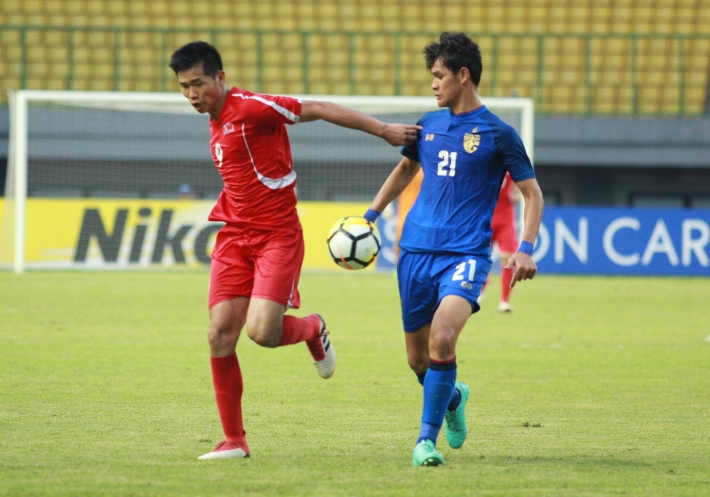 Thang nghet tho, U19 Thai Lan vao tu ket U19 chau A hinh anh