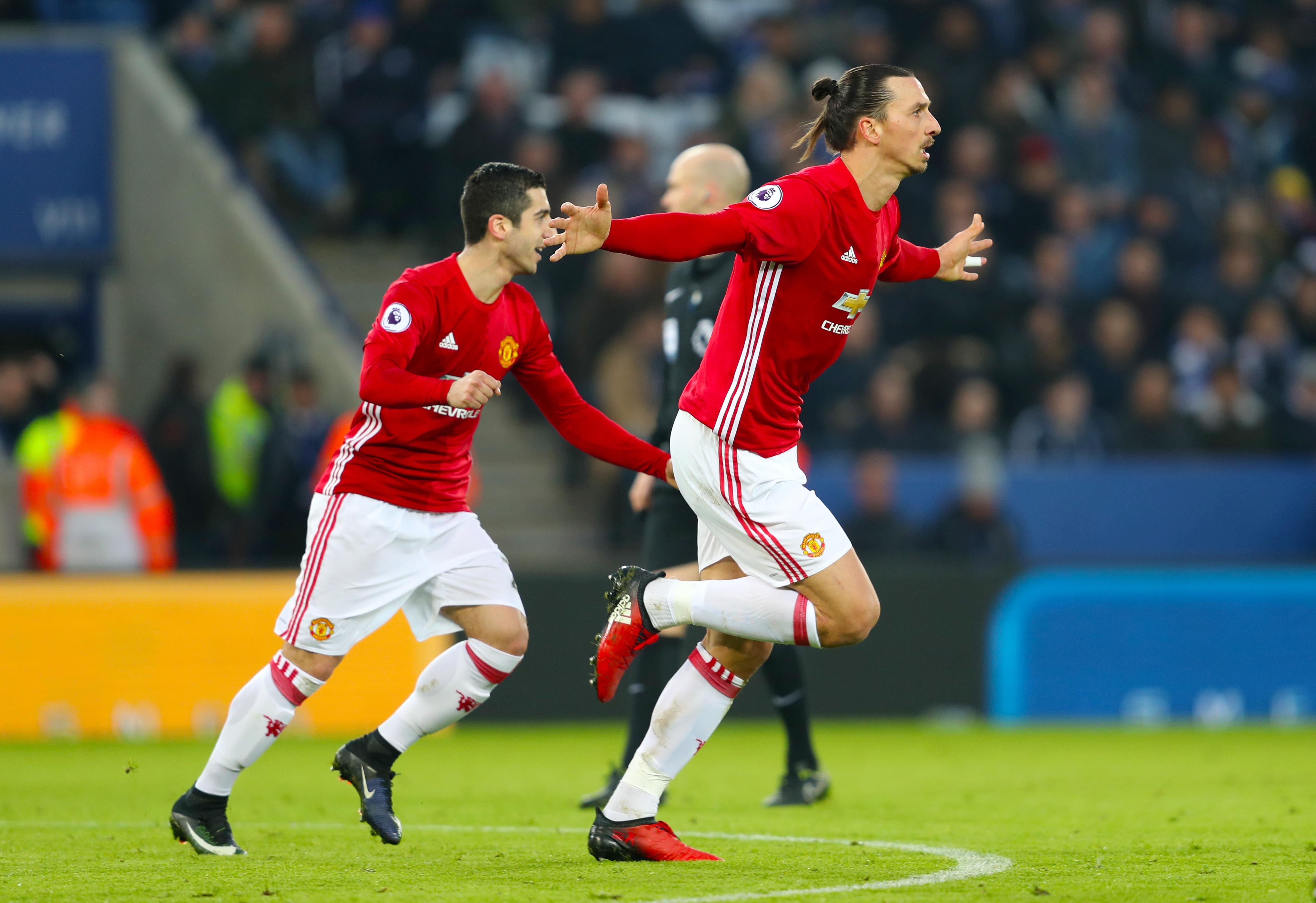 HLV Mourinho,  MU vs Everton,  Ibrahimovic tro lai MU,  Lukaku xuong phong do anh 1