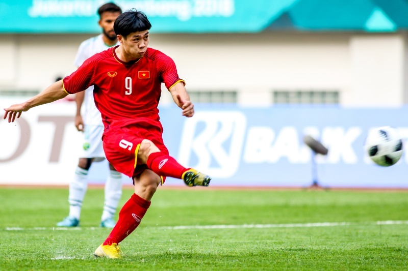 Quang Hai,  Bui Tien Dung,  bau Duc,  Van Toan,  Cong Phuong,  bong da Viet Nam anh 1