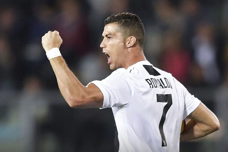 Ronaldo lap cu dup, Juventus nguoc dong ha Empoli hinh anh