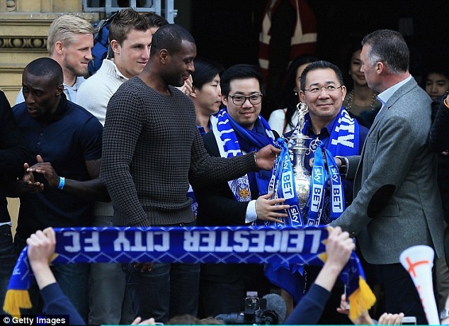 Vichai Srivaddhanaprabha,  Leicester City,  ty phu Thai Lan,  vo dich Ngoai hang Anh anh 1