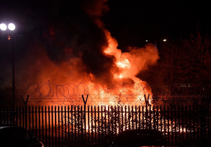 Truc thang cua ty phu Vichai phat no gay ra dam chay lon hinh anh