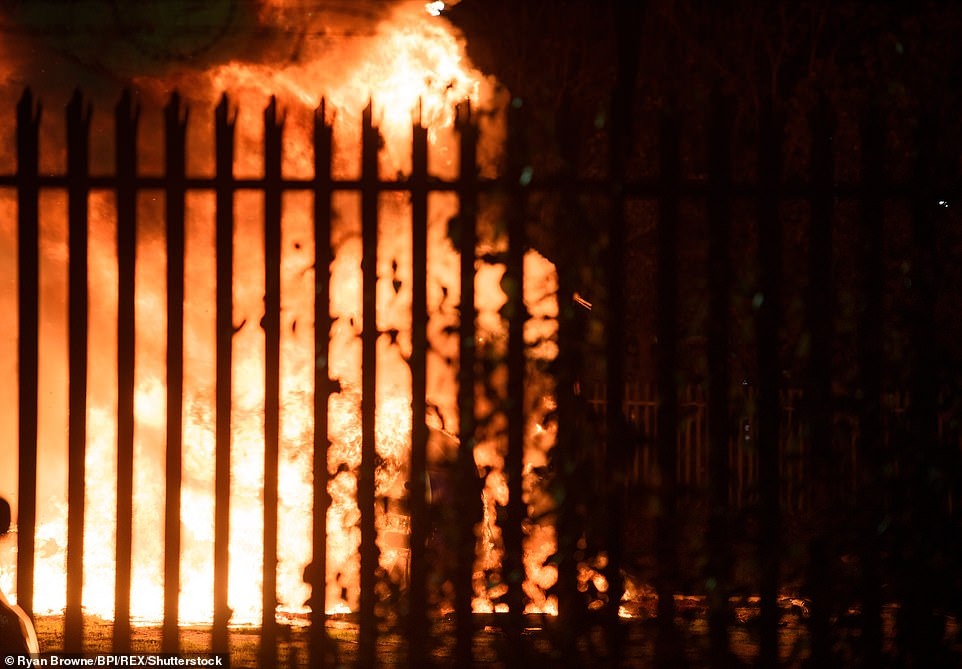 Vichai Srivaddhanaprabha,  Leicester City,  King Power,  truc thang boc chay anh 3