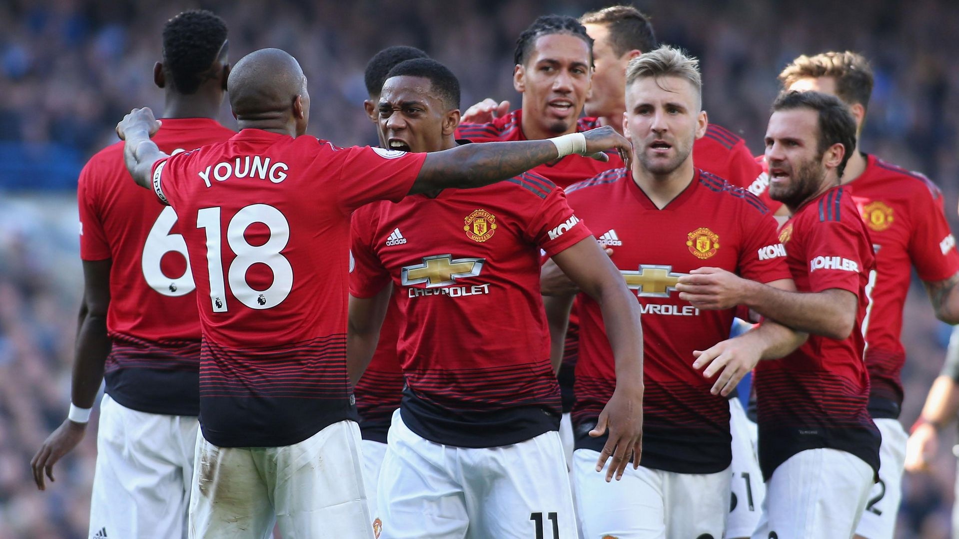 MU vs Everton: 'Quy do' duy tri phong do tai Premier League? hinh anh