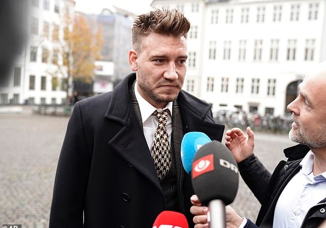 Bendtner bi ket an 50 ngay tu vi dam vo quai ham tai xe taxi hinh anh
