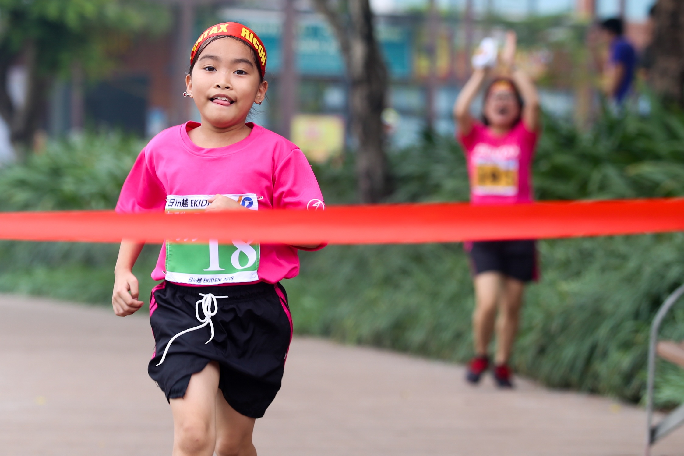 Hang tram van dong vien tham gia cuoc thi chay Ekiden hinh anh